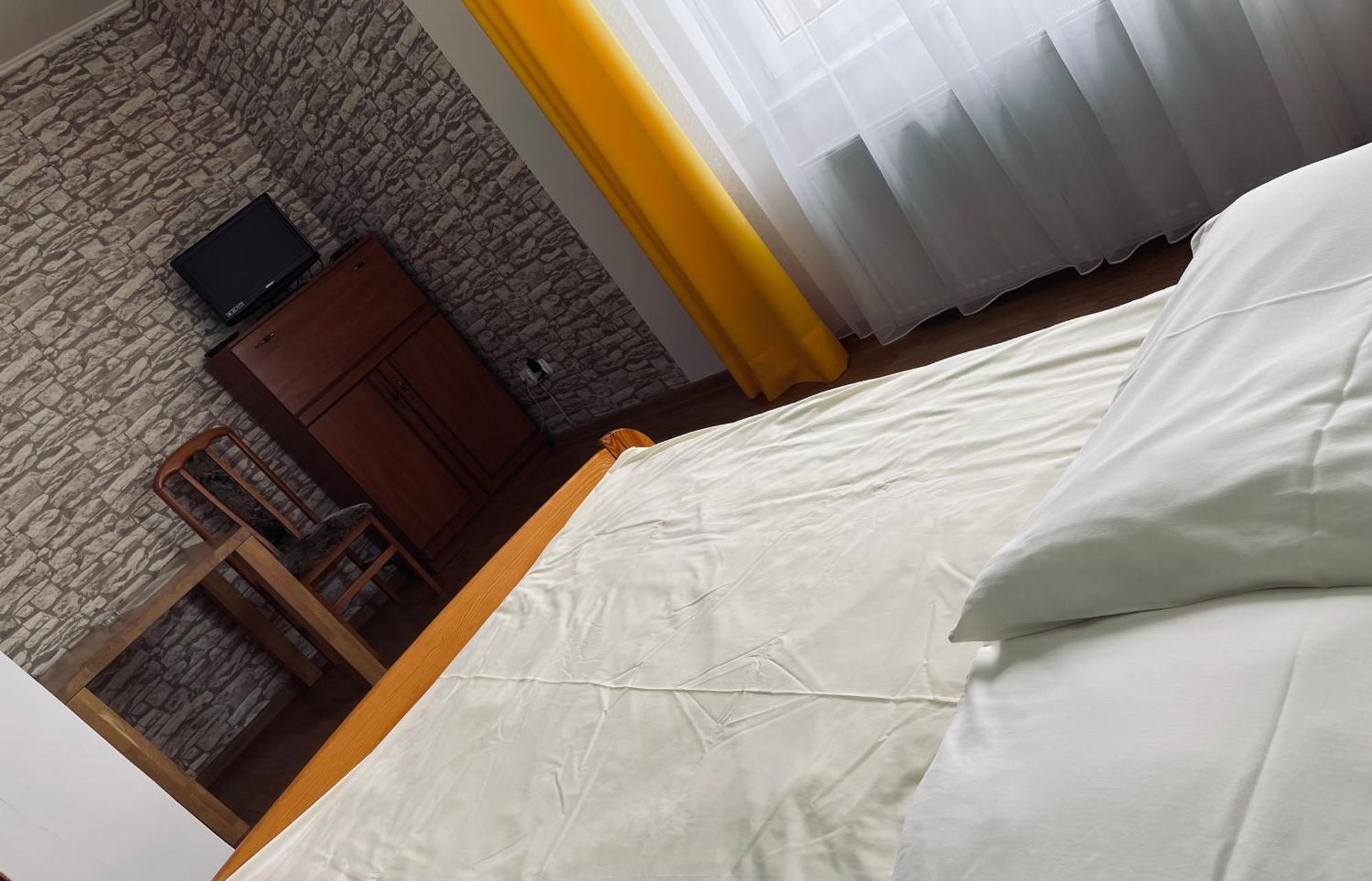 Leona Apartment