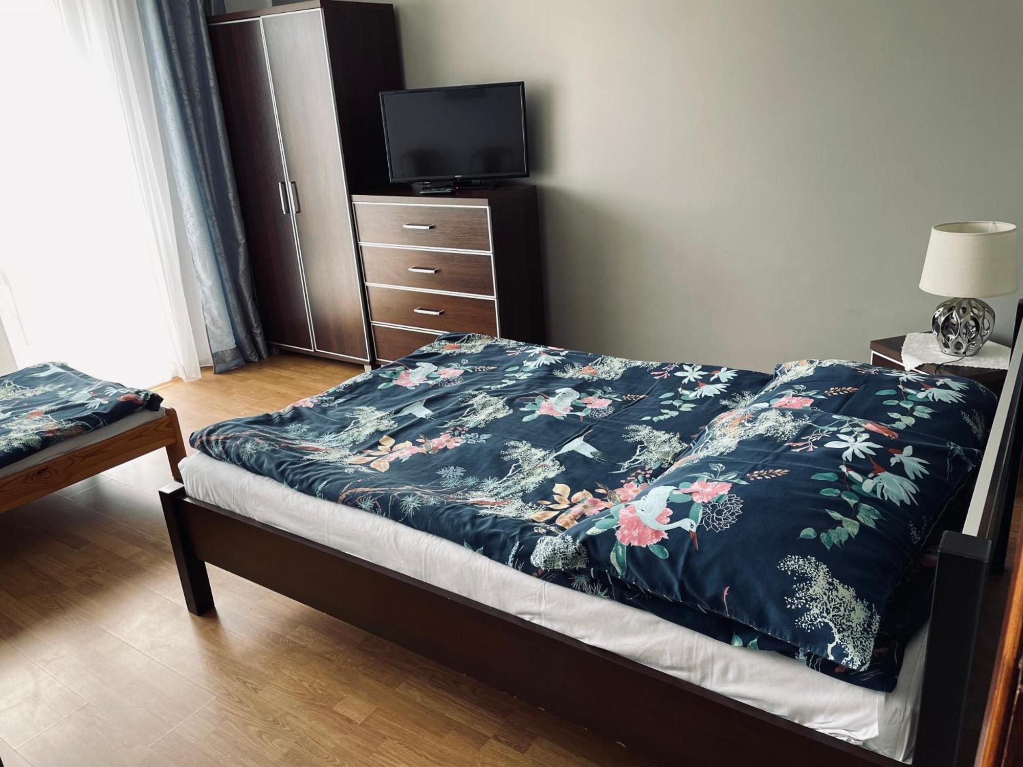 Leona Apartment *